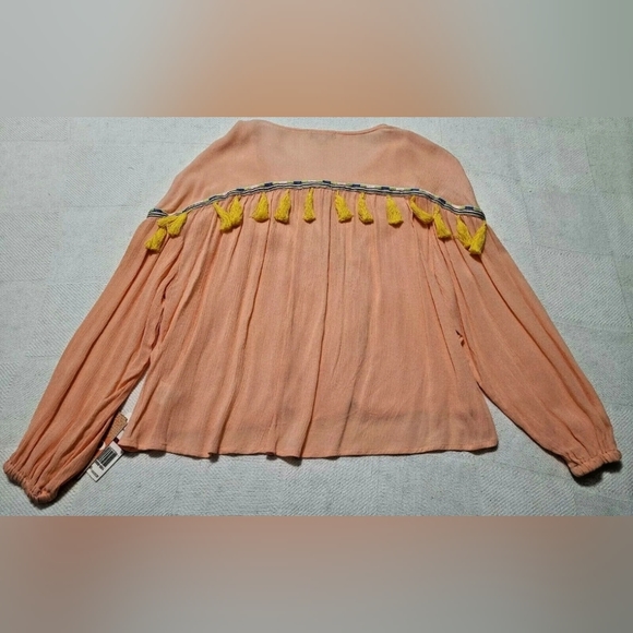 NWT Gianni Bini Boho Salmon Multicolor Tassel Detail Long Sleeve Top Size XS - Picture 3 of 5